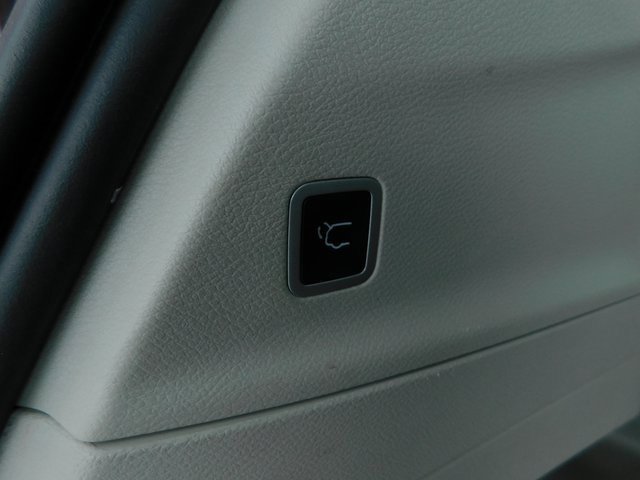 Used 2023 Chrysler Pacifica Limited image 39