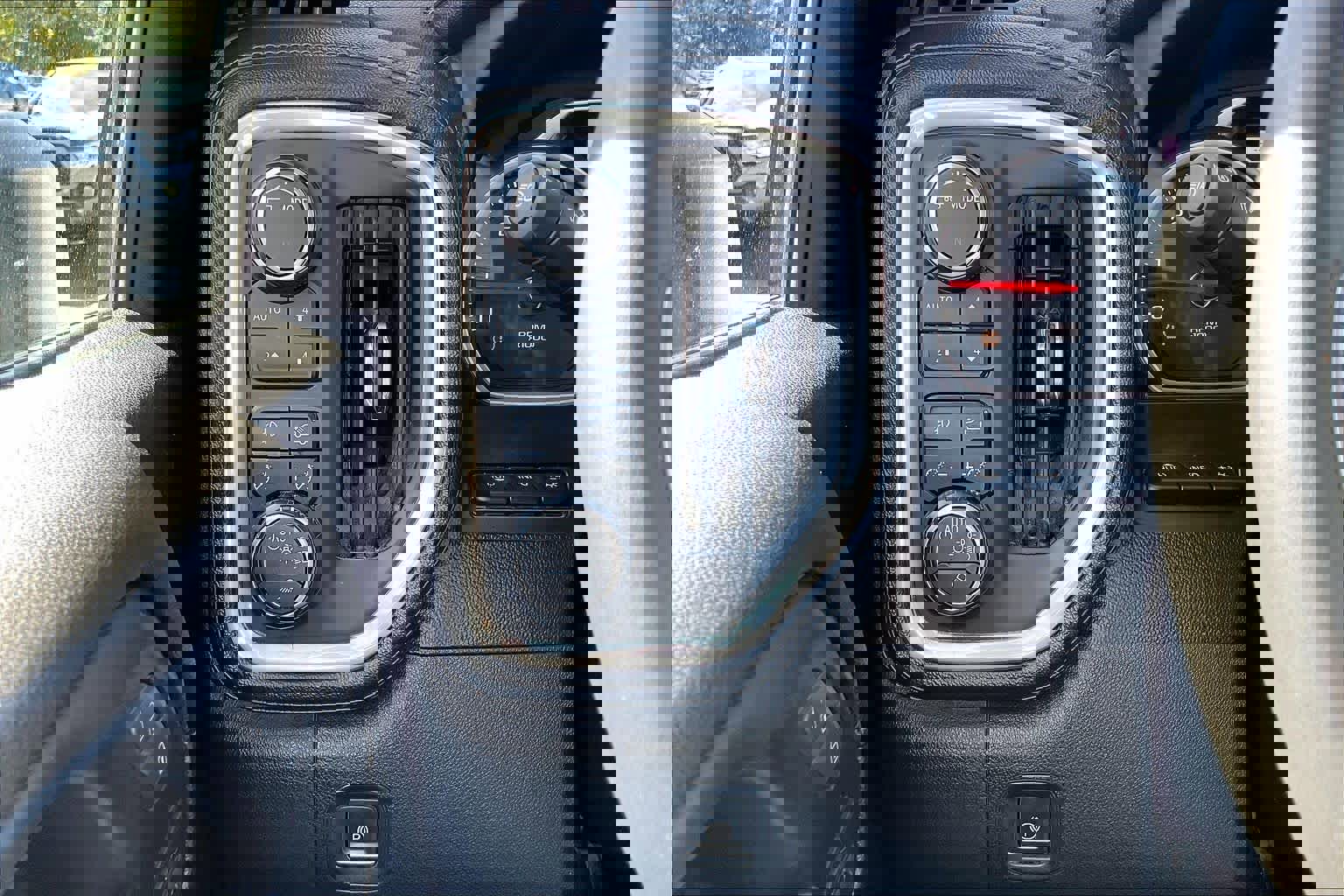 Used 2020 Chevrolet Silverado 2500 LTZ w/ LTZ Premium Package image 31