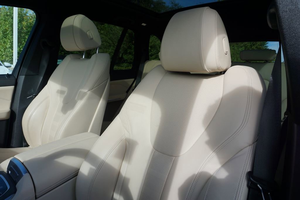 Used 2022 BMW X5 sDrive40i w/ Premium Package image 11
