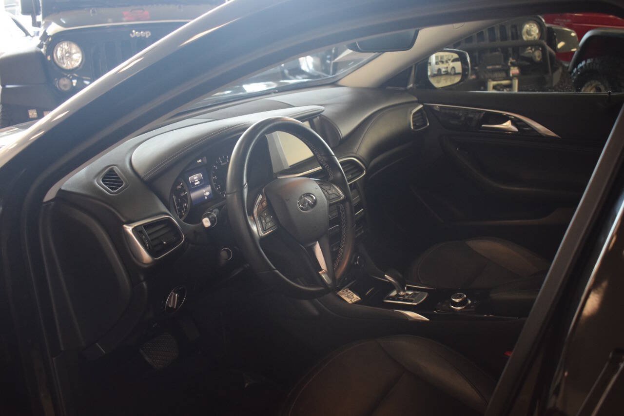 Used 2018 INFINITI QX30 Premium w/ Navigation Package AWD/4WD image 35