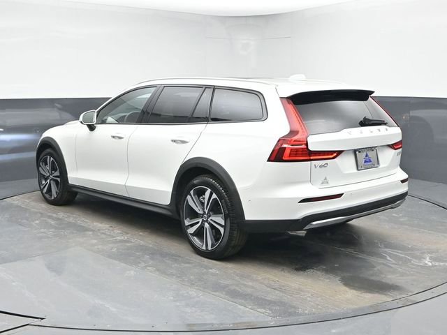 Used 2025 Volvo V60 B5 Cross Country Plus image 6