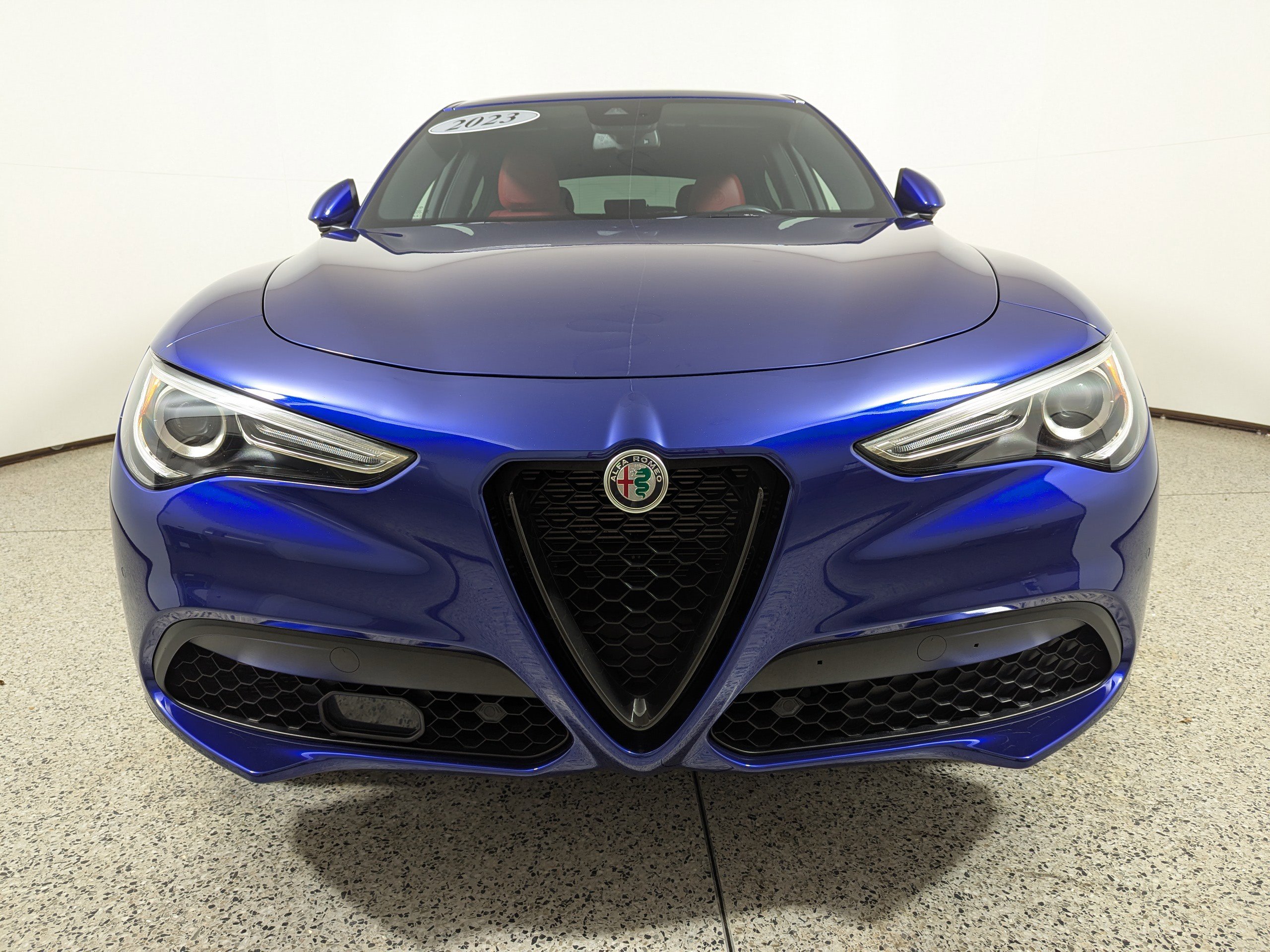 Used 2023 Alfa Romeo Stelvio Sprint image 2