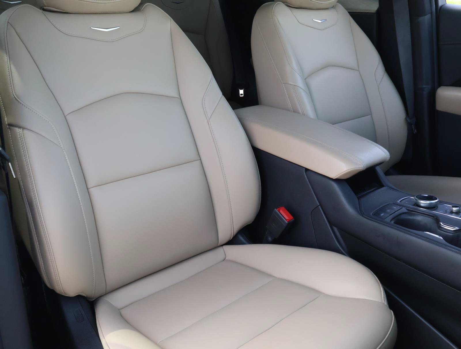 Certified 2024 Cadillac XT4 Luxury w/ Cold Weather Package FWD image 20