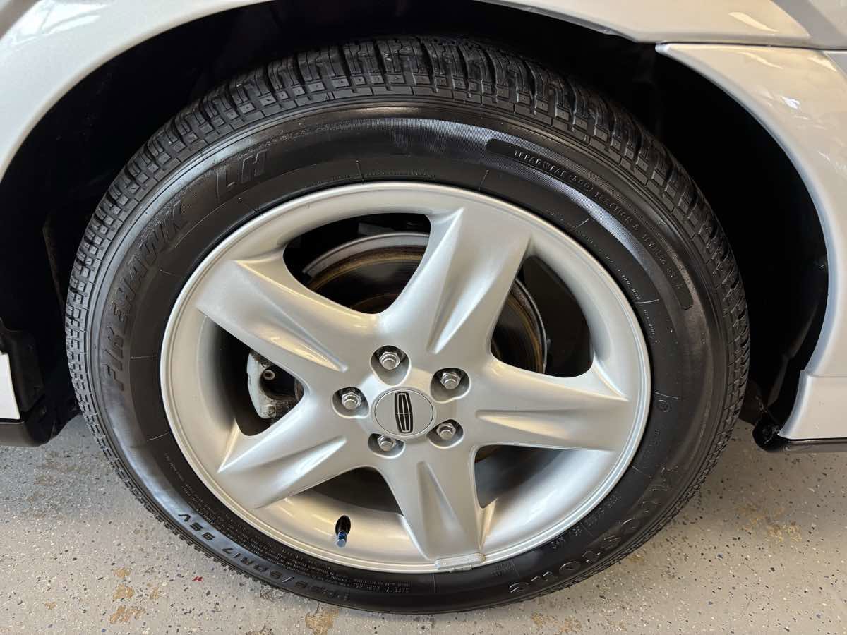 Used 2000 Lincoln LS image 27