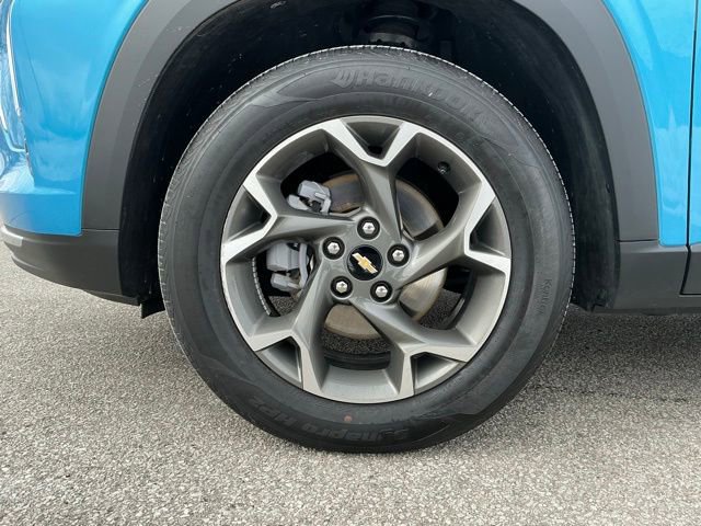 Used 2025 Chevrolet Trax LT w/ Driver Confidence Package image 14