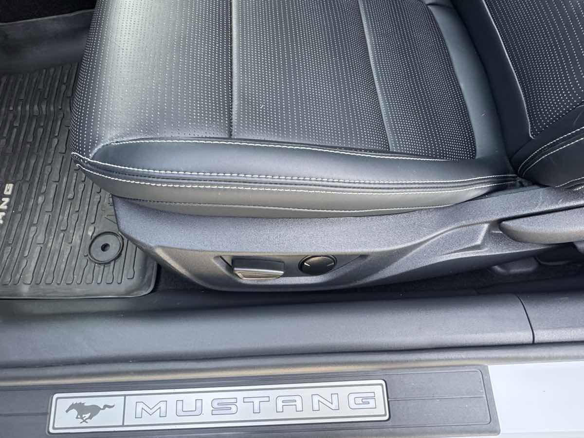 Used 2025 Ford Mustang GT Premium image 12