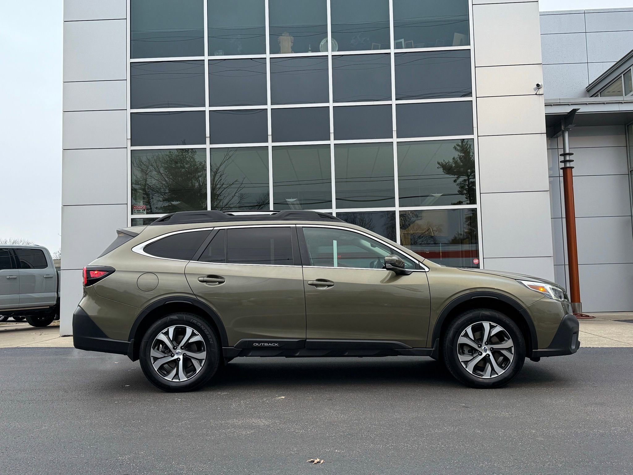 Used 2021 Subaru Outback Limited image 5