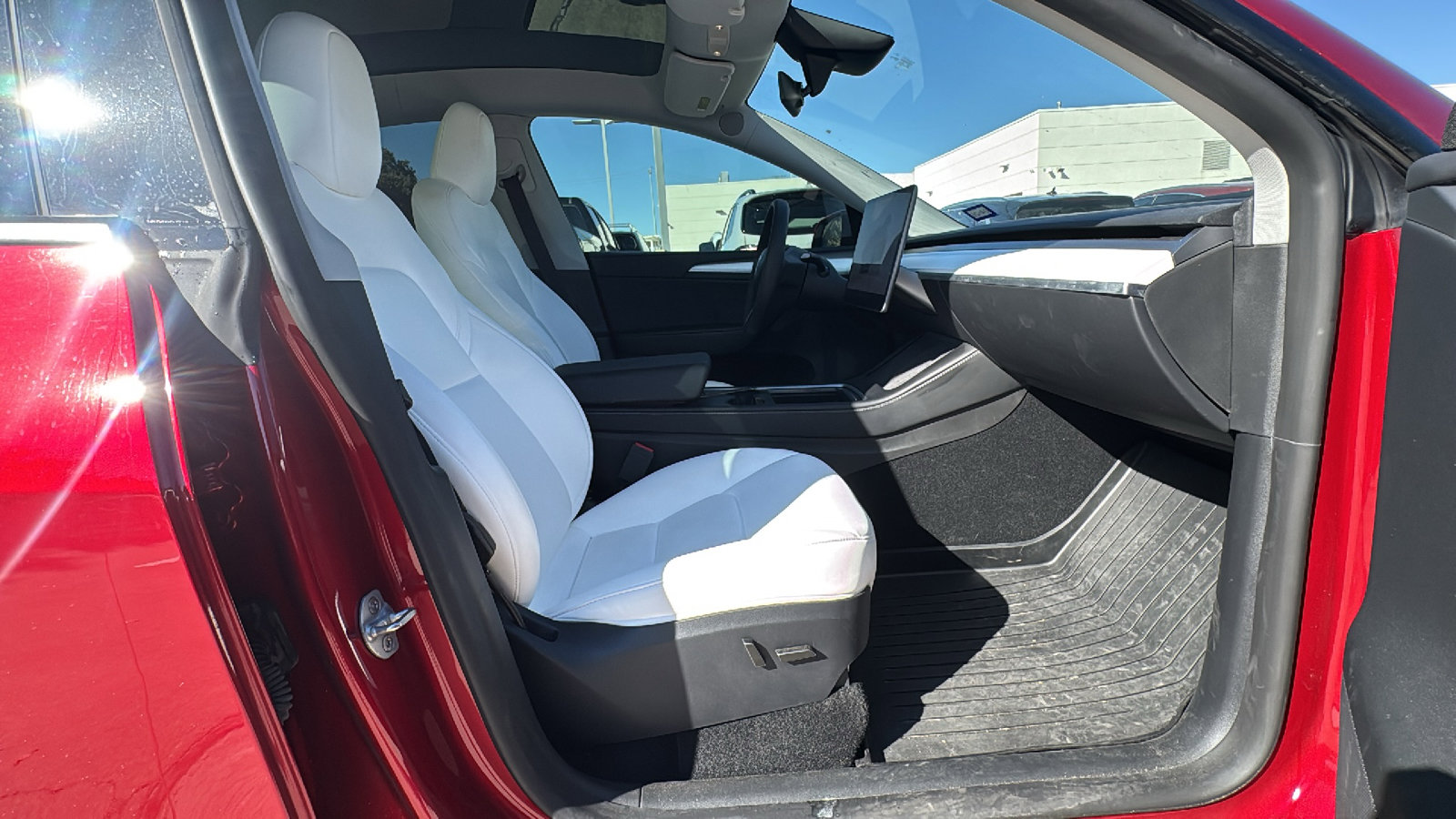 Used 2024 Tesla Model Y Performance image 25