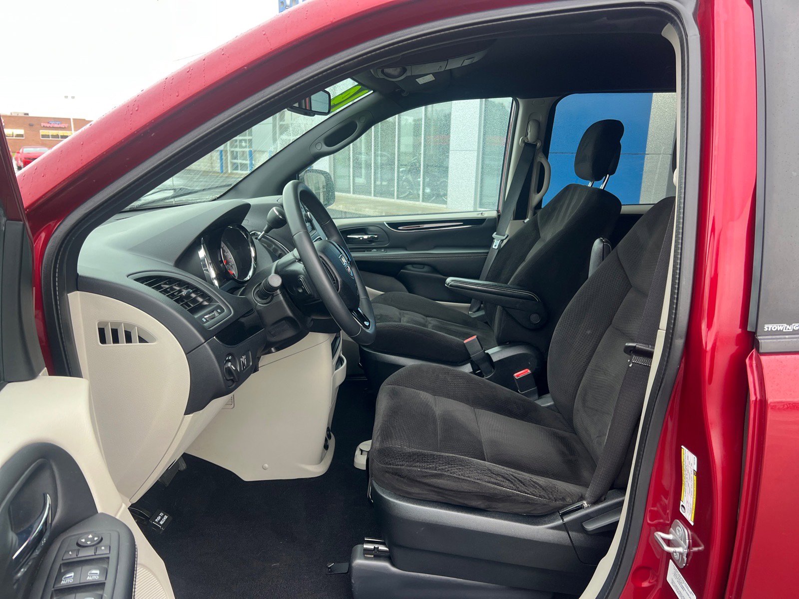 Used 2014 Dodge Grand Caravan SE FWD image 8