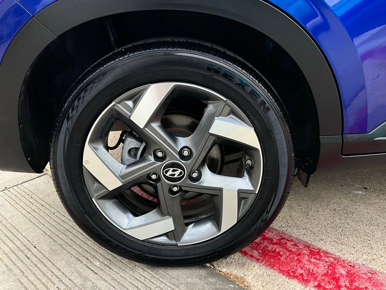 Used 2025 Hyundai Venue SEL image 9