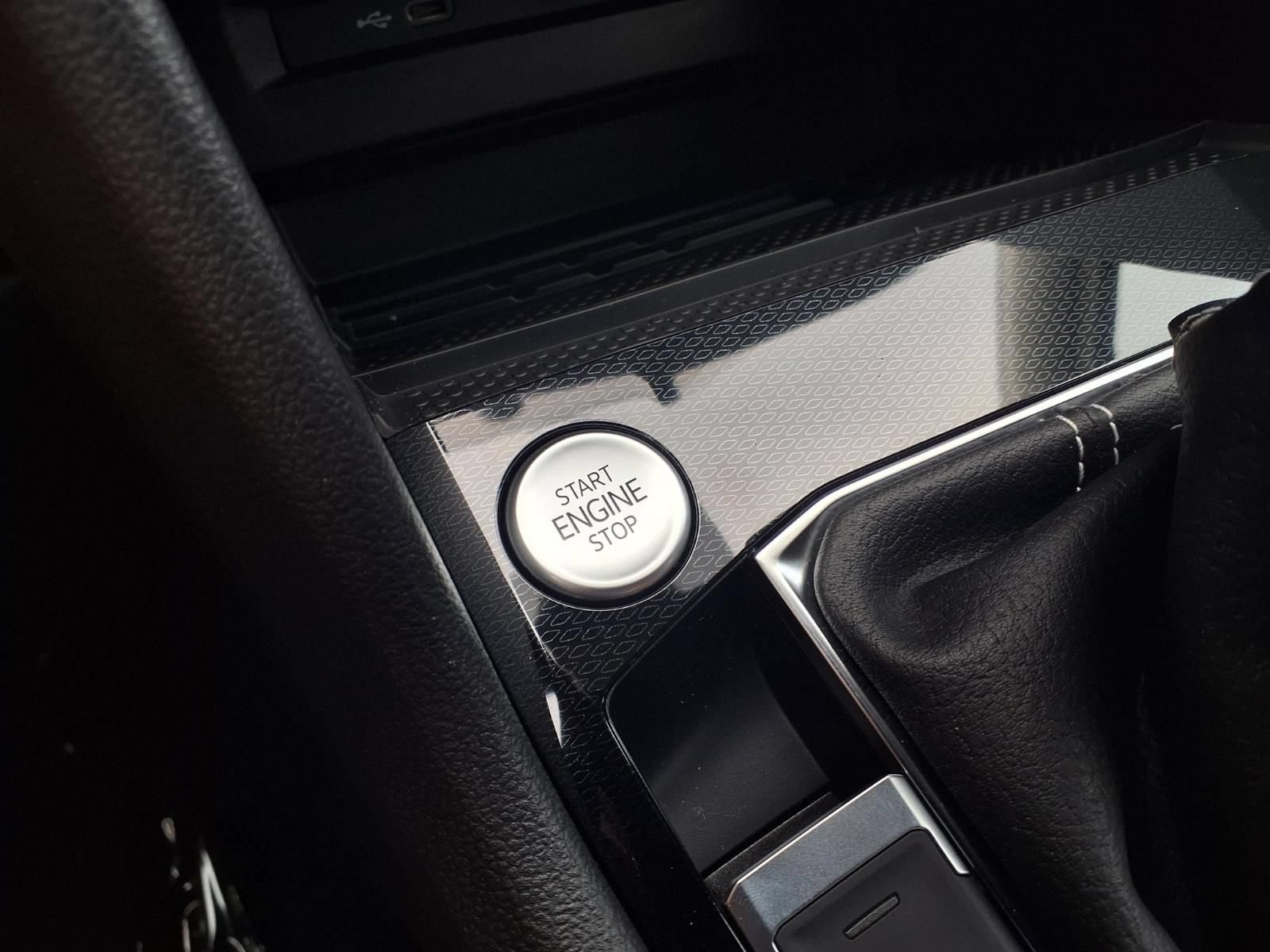 New 2026 Volkswagen Taos SE FWD image 11
