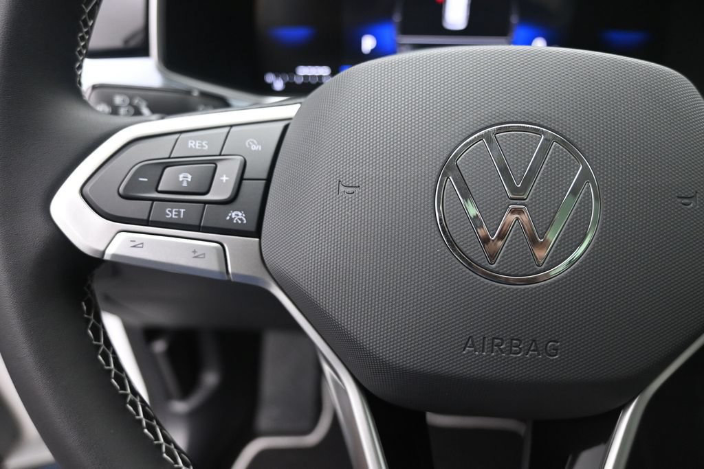 New 2026 Volkswagen Taos SE FWD image 15
