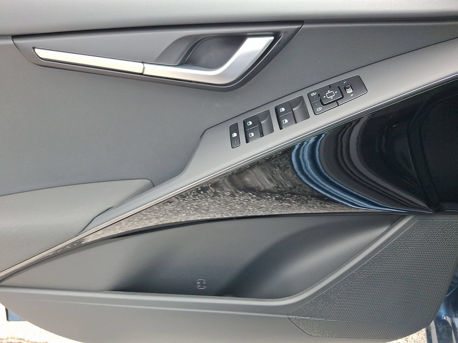 New 2026 Kia Niro Wind w/ Wind Preserve Package FWD image 13