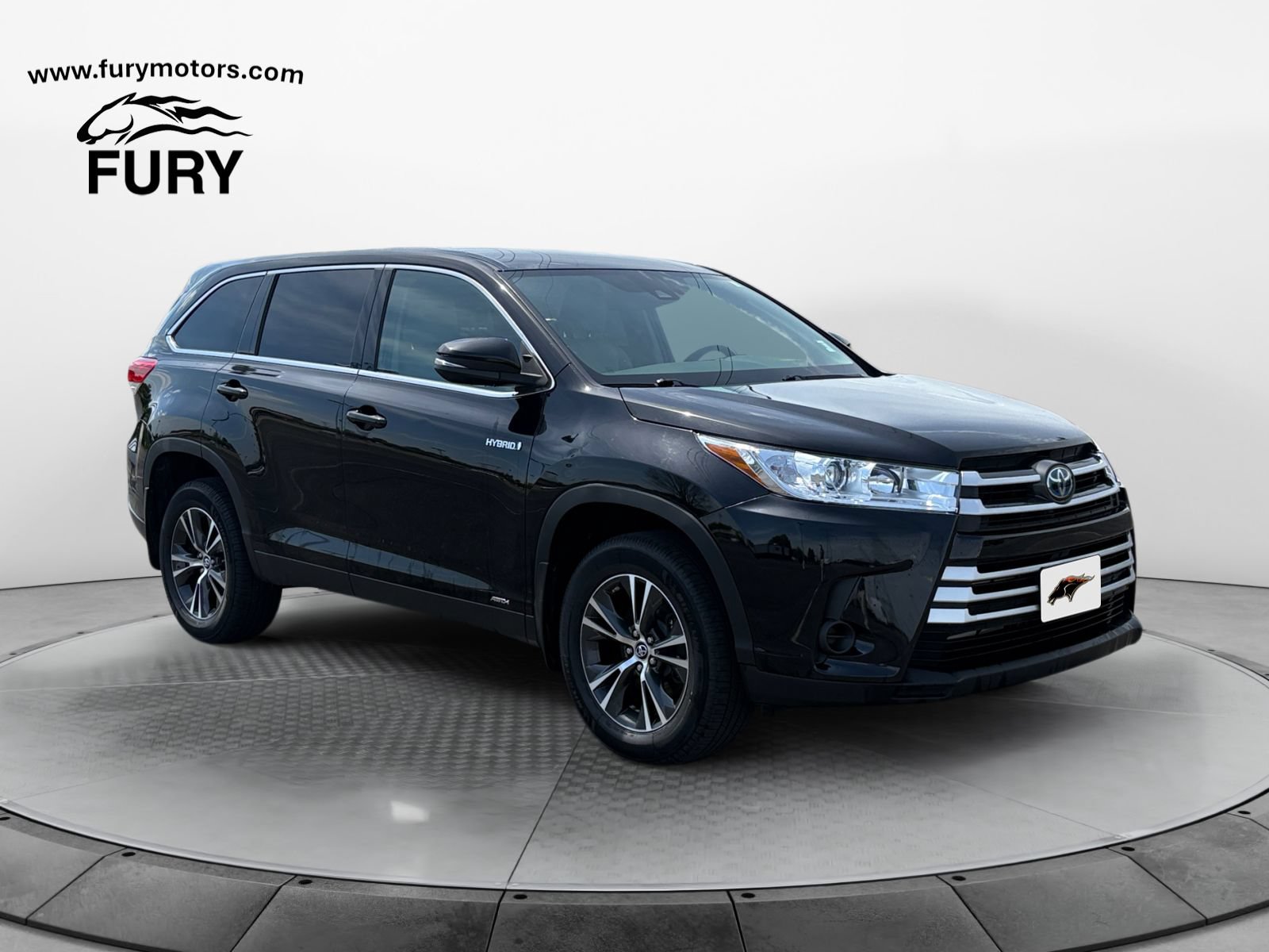 Used 2019 Toyota Highlander LE w/ Carpet Mat Package (TMS) AWD/4WD image 1