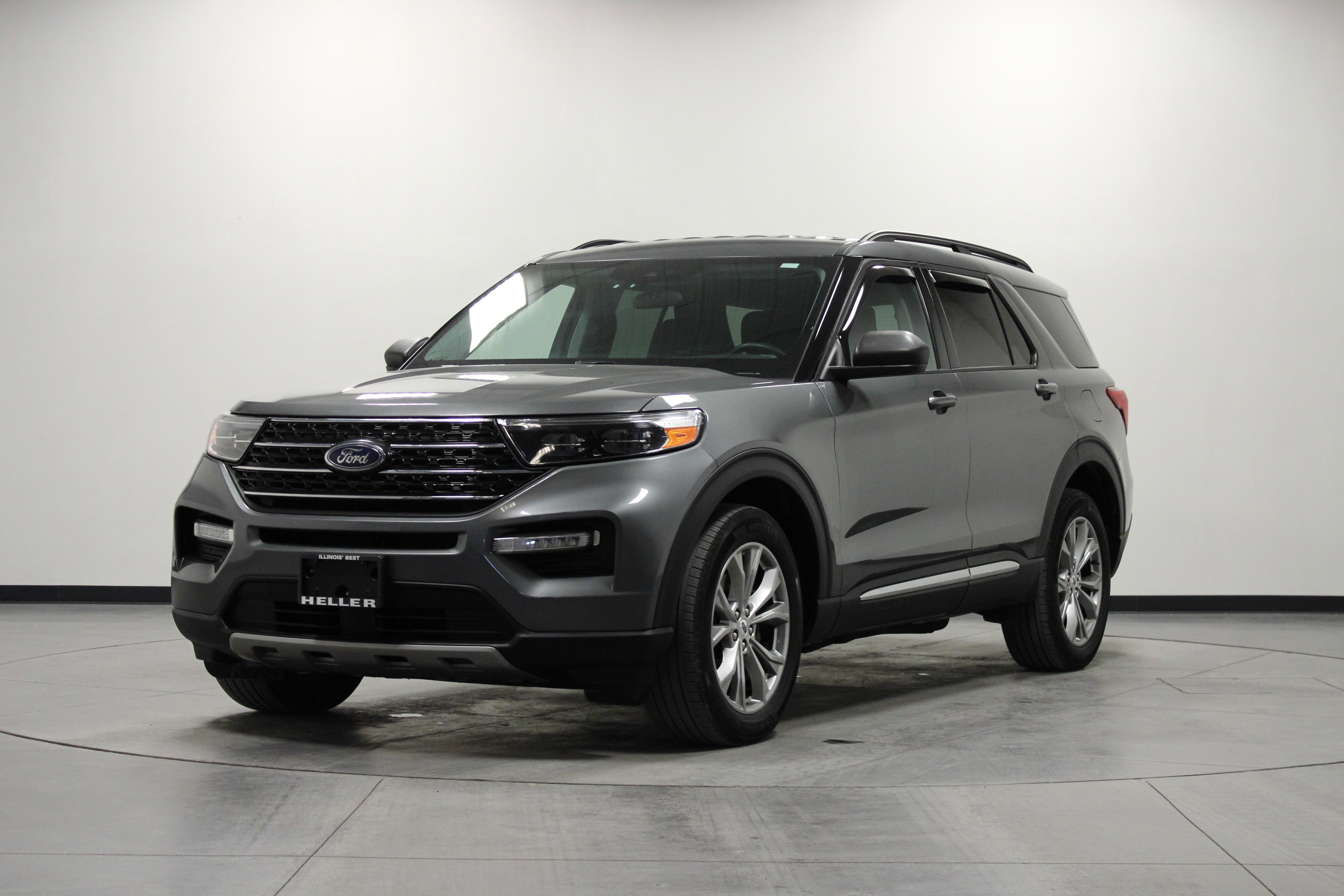 Used 2023 Ford Explorer XLT w/ Equipment Group 202A image 8