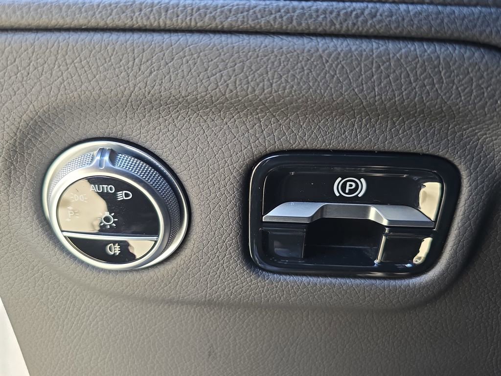 Used 2023 Mercedes-Benz EQS 580 4MATIC SUV image 31