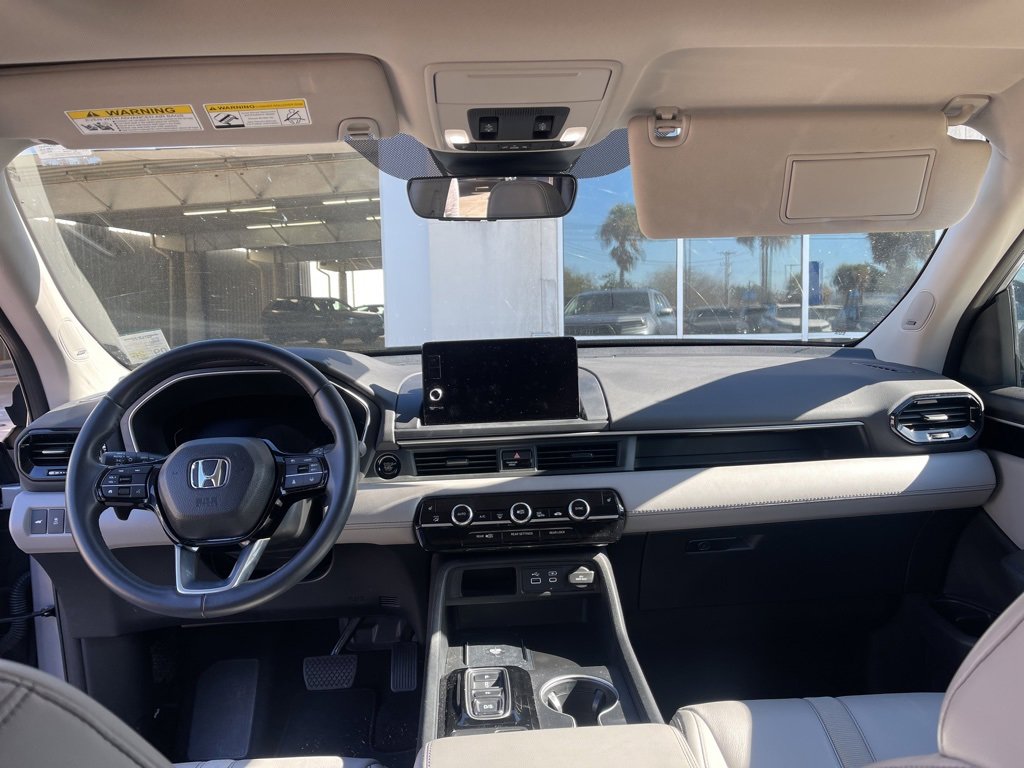 Used 2023 Honda Pilot Touring image 10