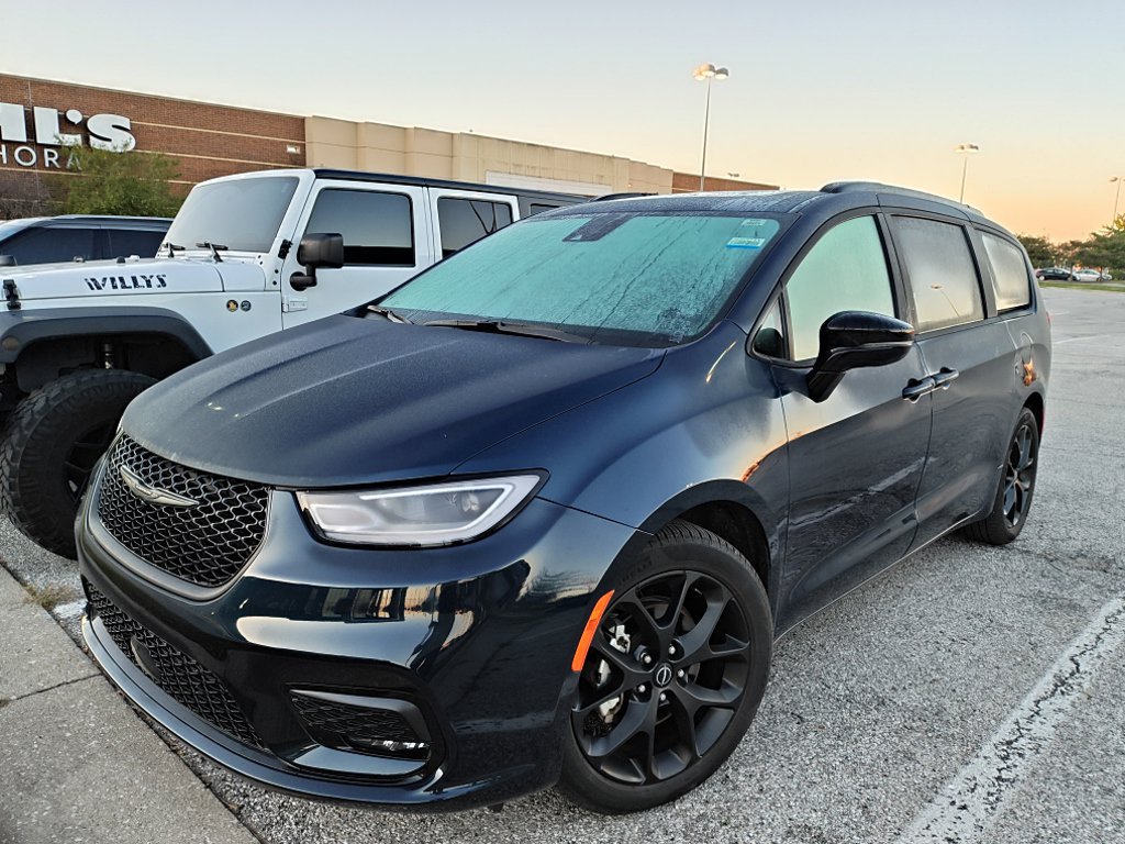 Used 2025 Chrysler Pacifica Limited