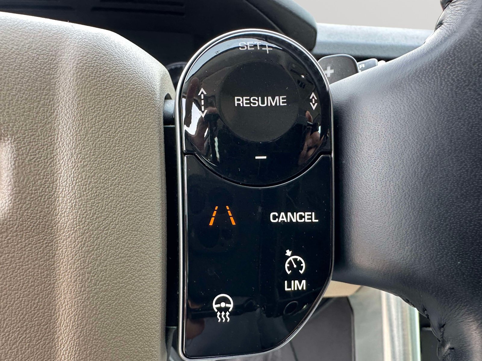Used 2020 Land Rover Discovery HSE AWD/4WD image 15