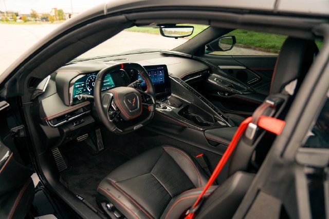 Used 2024 Chevrolet Corvette Z06 RWD image 42