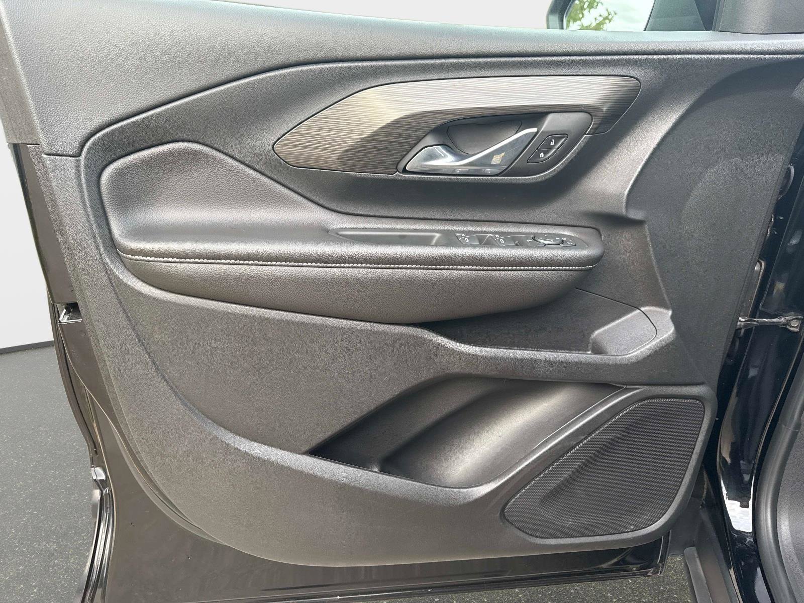 Used 2022 GMC Terrain SLE w/ Driver Convenience Package image 17