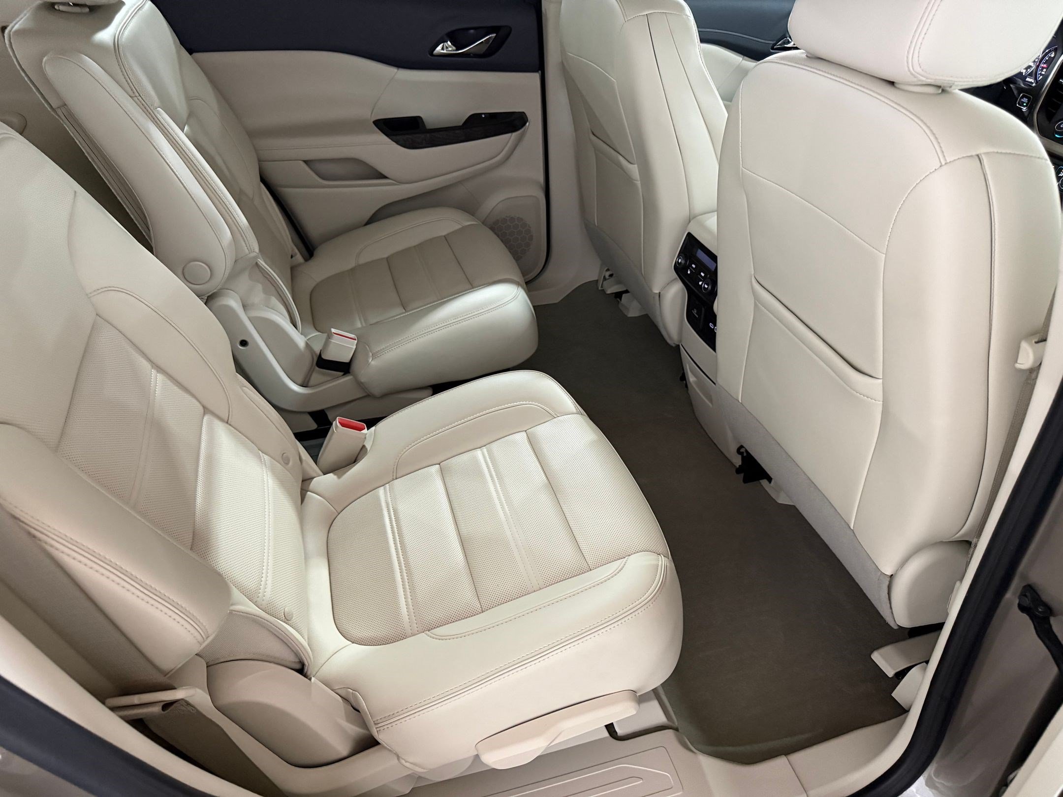 Used 2023 GMC Acadia Denali w/ Denali Ultimate Package AWD/4WD image 47
