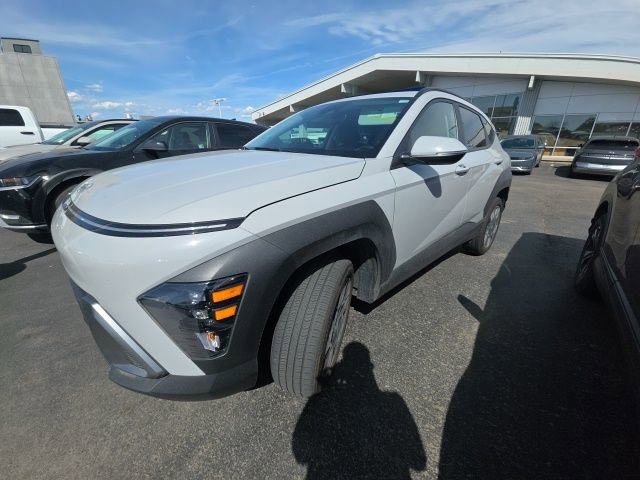 Used 2025 Hyundai Kona SEL image 2