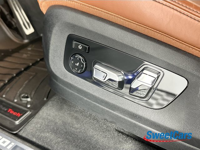 Used 2025 BMW X7 M60i AWD/4WD image 43