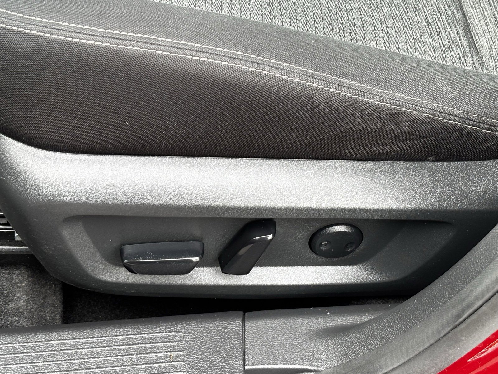 Used 2021 Nissan Rogue SV image 19