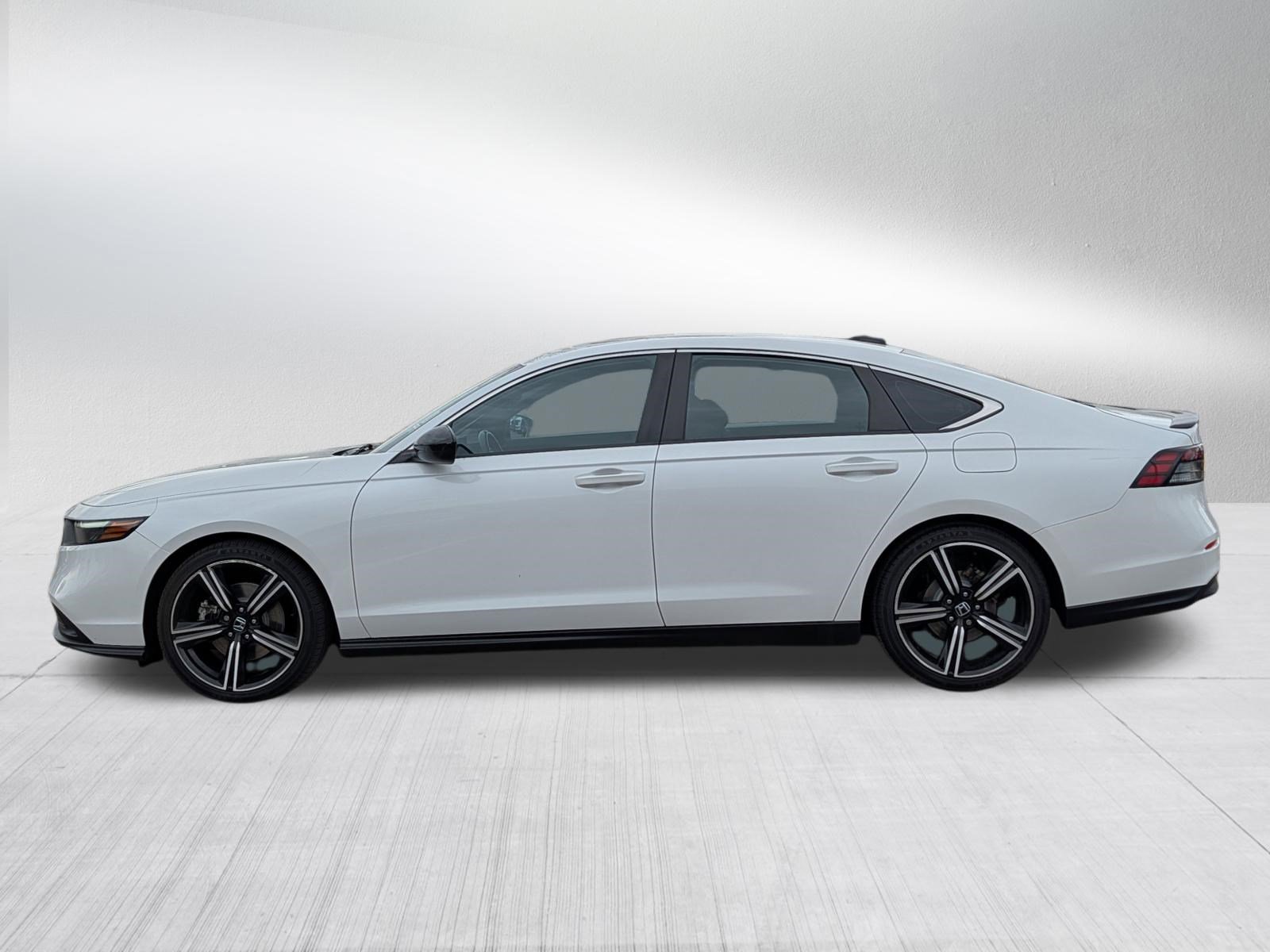 Used 2023 Honda Accord Sport image 4