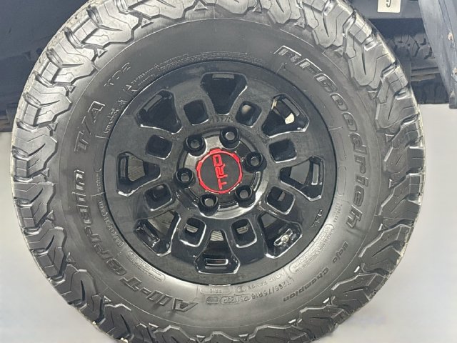 Used 2021 Toyota Tacoma TRD Off-Road w/ TRD Premium Off Road Package AWD/4WD image 36