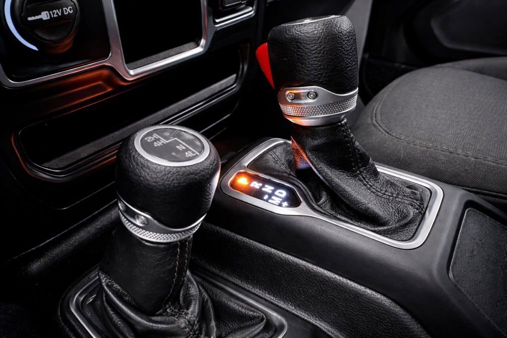 Used 2021 Jeep Wrangler Sport AWD/4WD image 18