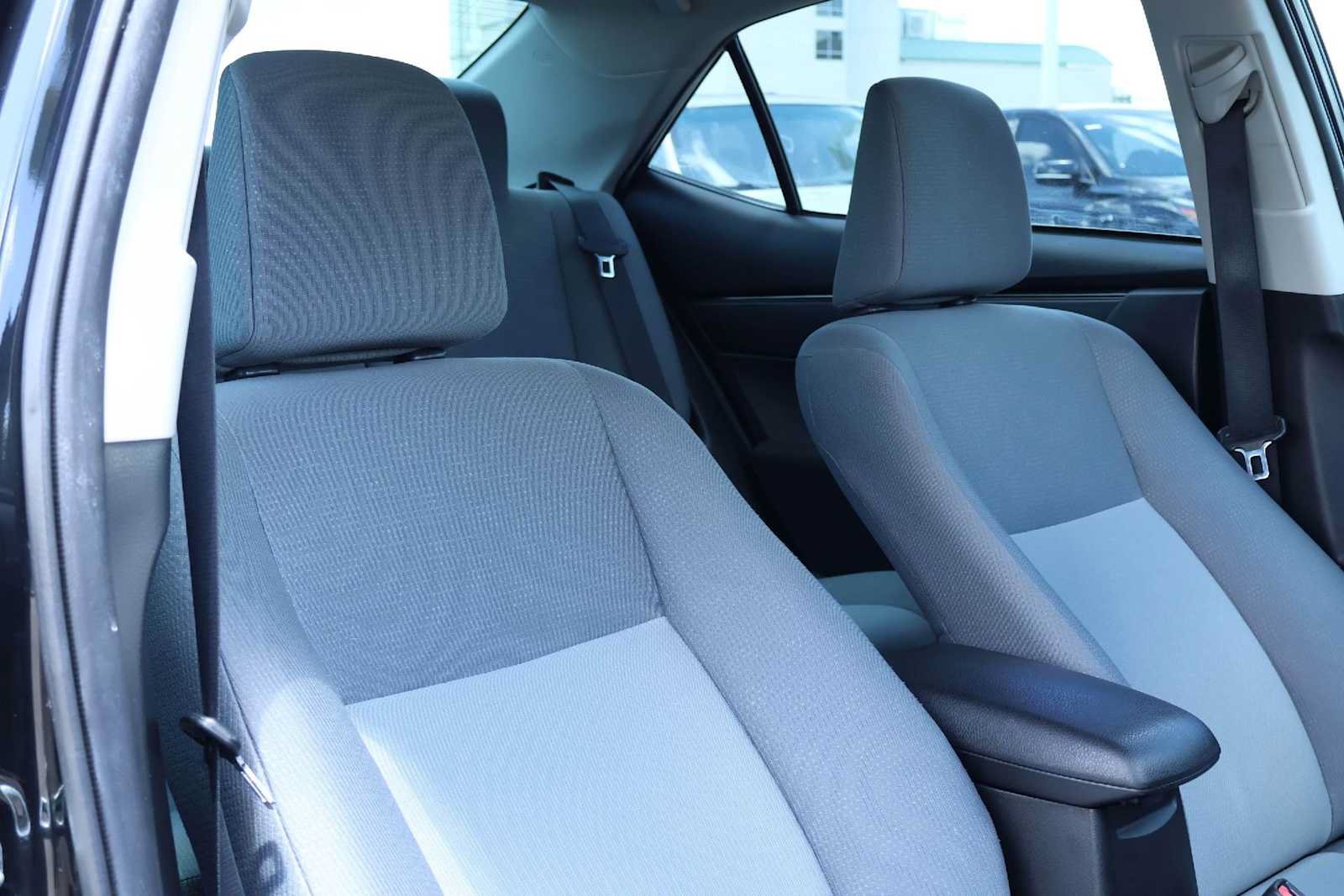 Used 2018 Toyota Corolla L FWD image 14