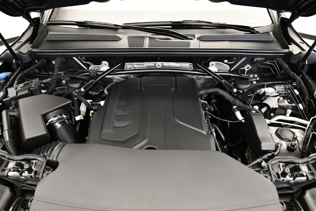 Used 2025 Audi Q5 Premium w/ Convenience Package image 11