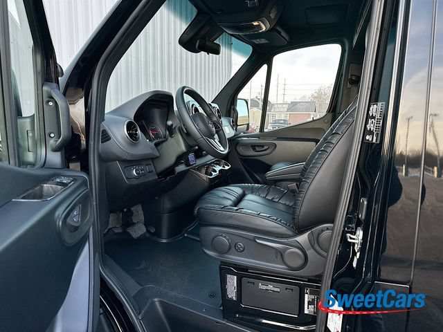 Used 2023 Mercedes-Benz Sprinter 3500 image 9