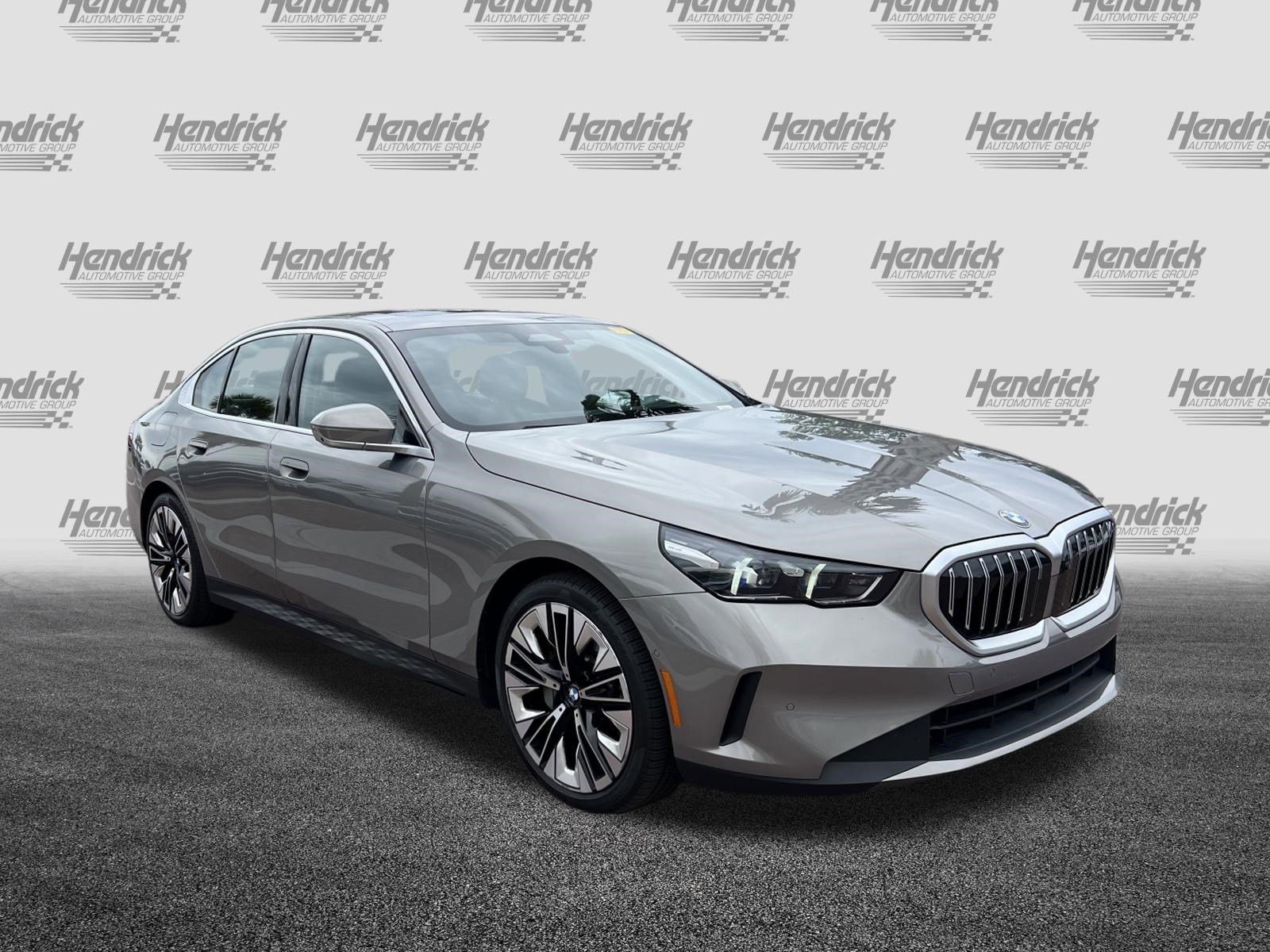 Certified 2025 BMW 530i RWD image 2