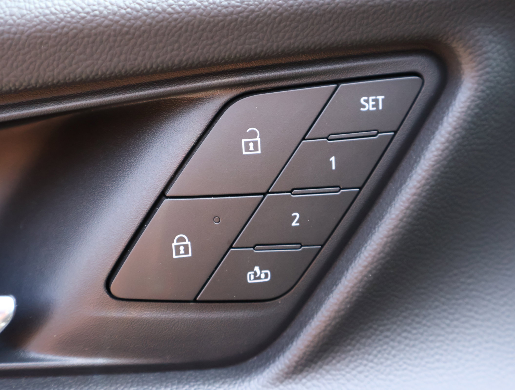 New 2026 Chevrolet Equinox RS w/ Convenience Package III FWD image 9