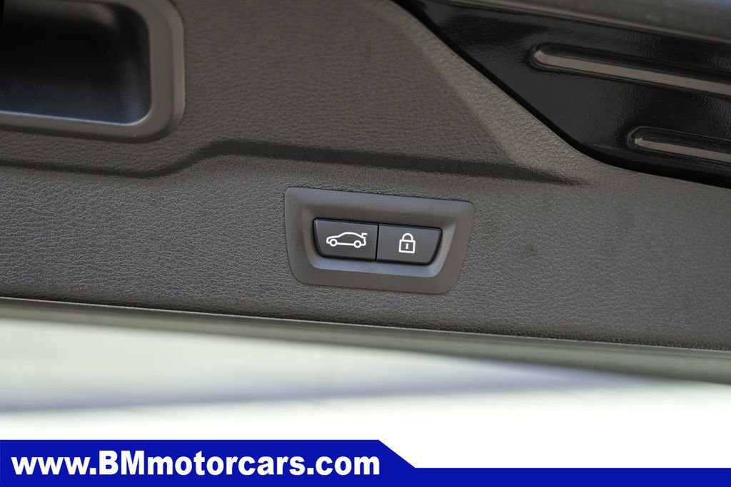 Used 2016 BMW X5 M image 16