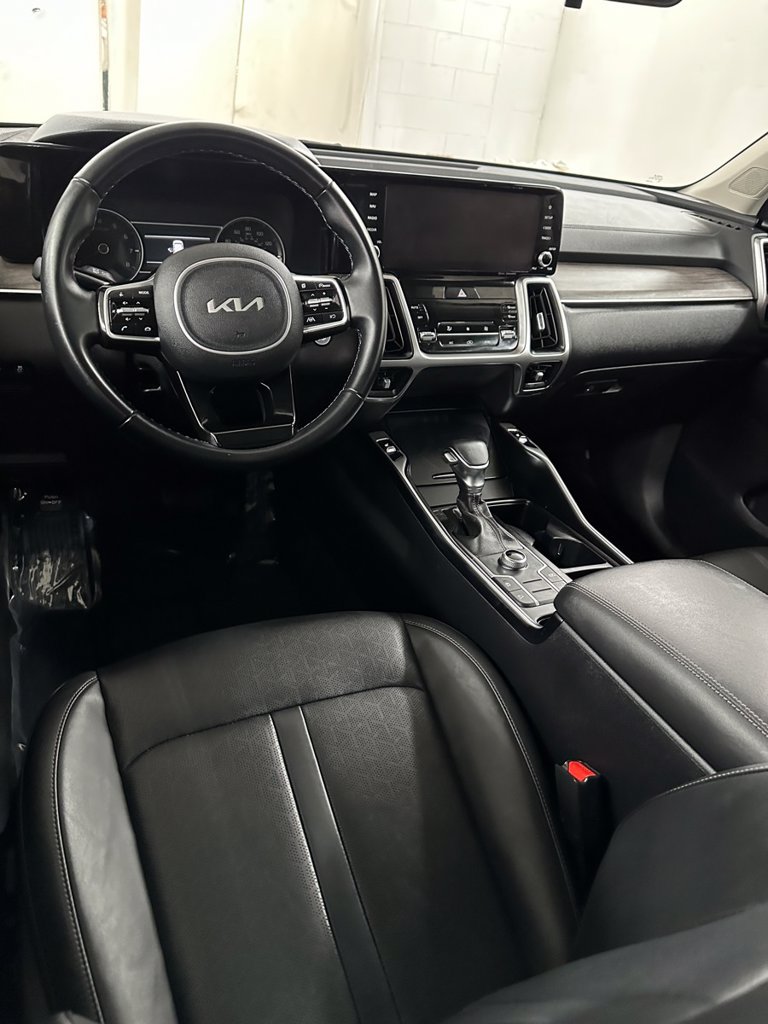 Used 2022 Kia Sorento S w/ Panoramic Sunroof Package AWD/4WD image 23