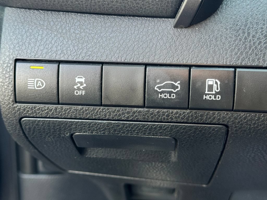 Used 2022 Toyota Camry XSE FWD image 31