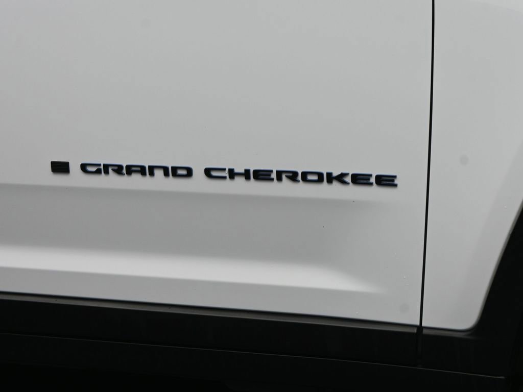 Used 2023 Jeep Grand Cherokee Trailhawk w/ Luxury Tech Group III AWD/4WD image 31
