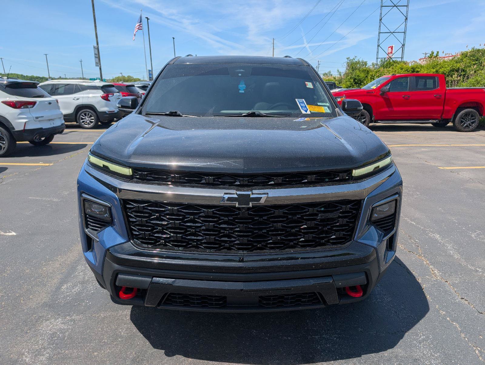 Used 2024 Chevrolet Traverse Z71 AWD/4WD image 2