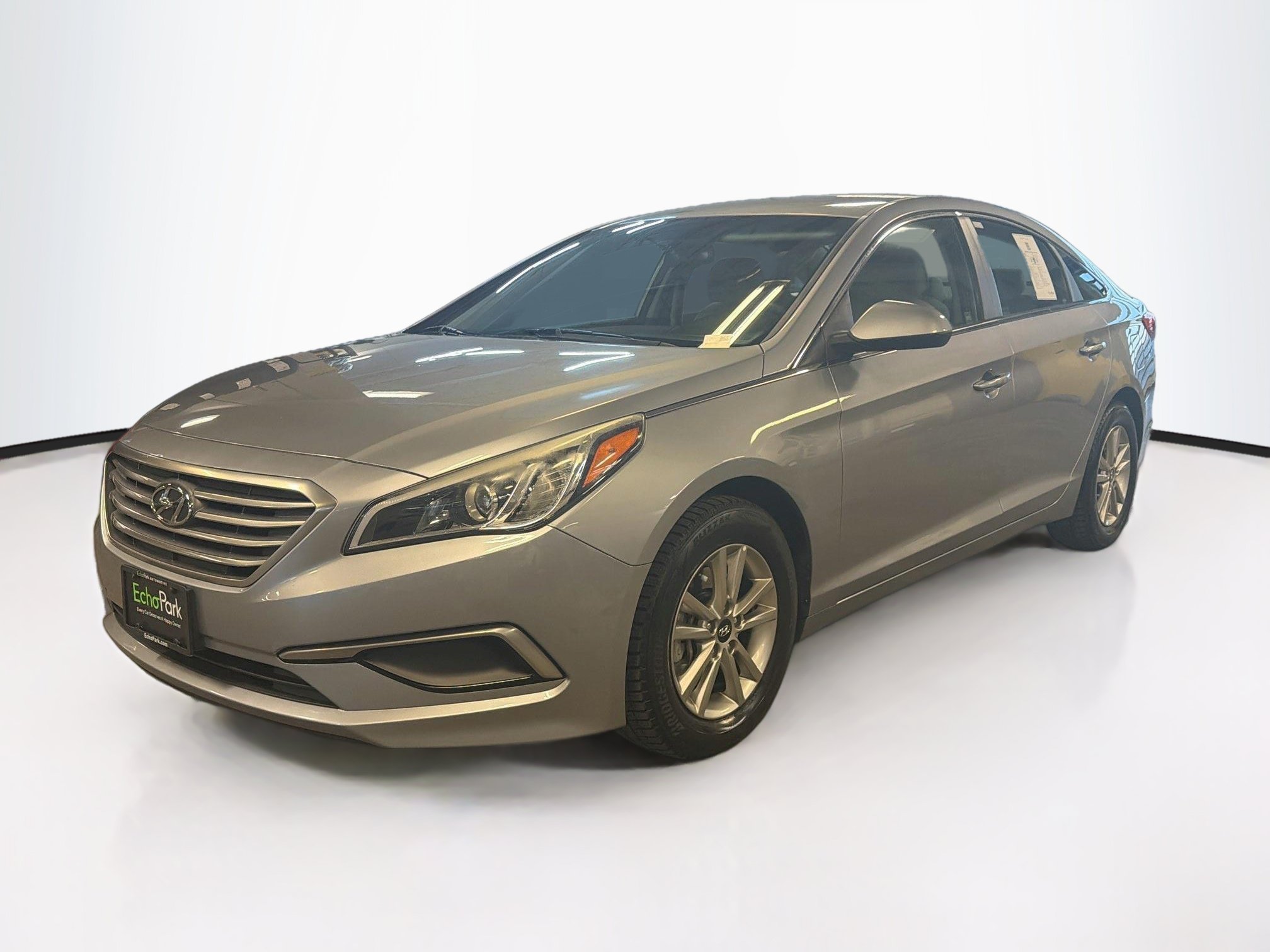 Used 2017 Hyundai Sonata SE w/ Cargo Package FWD image 3