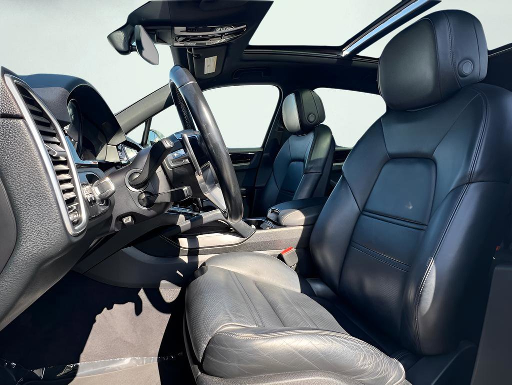 Used 2020 Porsche Cayenne AWD/4WD image 17