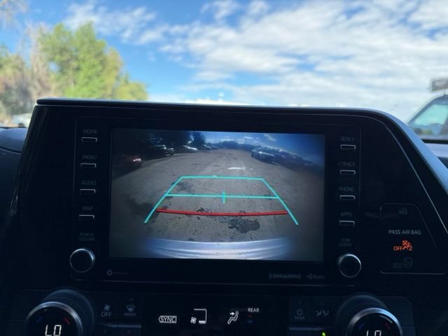 Used 2022 Toyota Highlander LE AWD/4WD image 21
