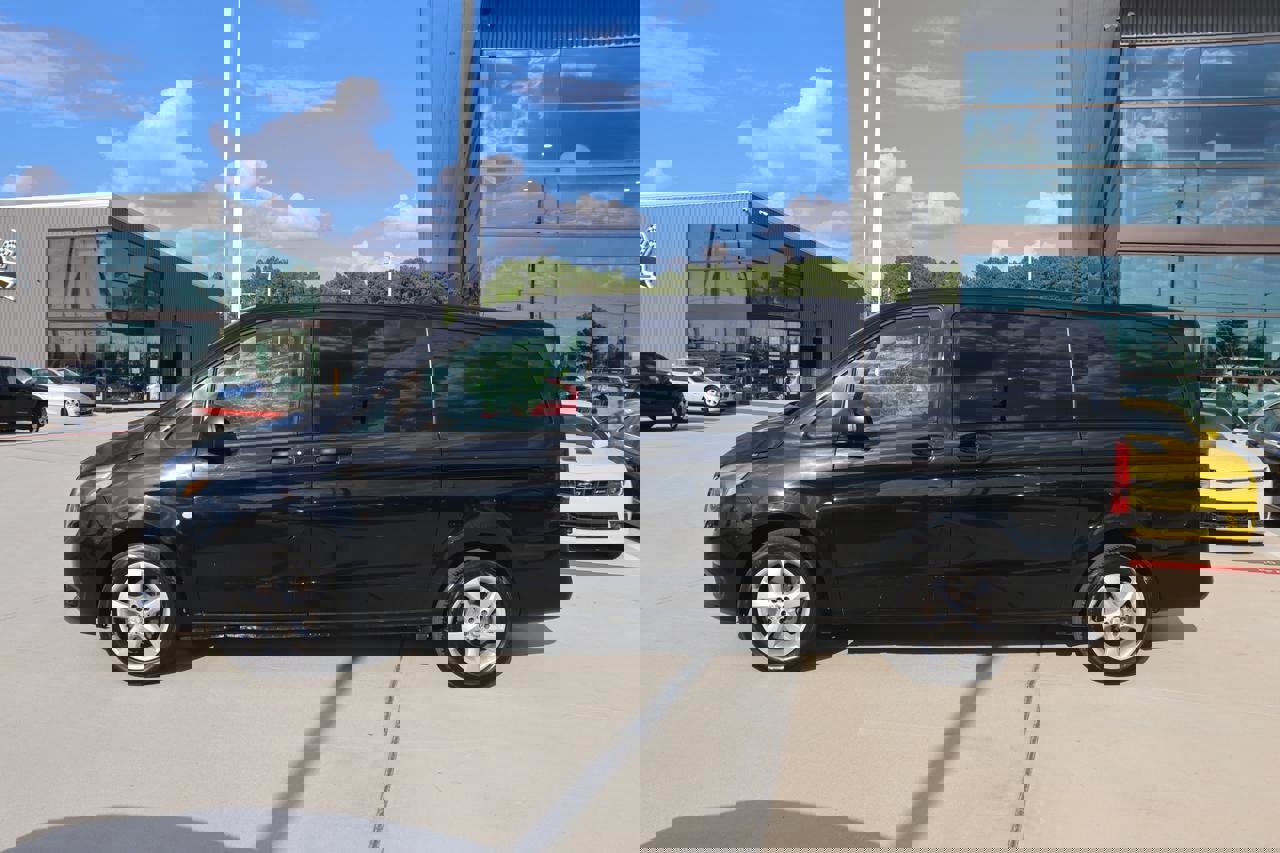 Used 2018 Mercedes-Benz Metris Passenger image 2