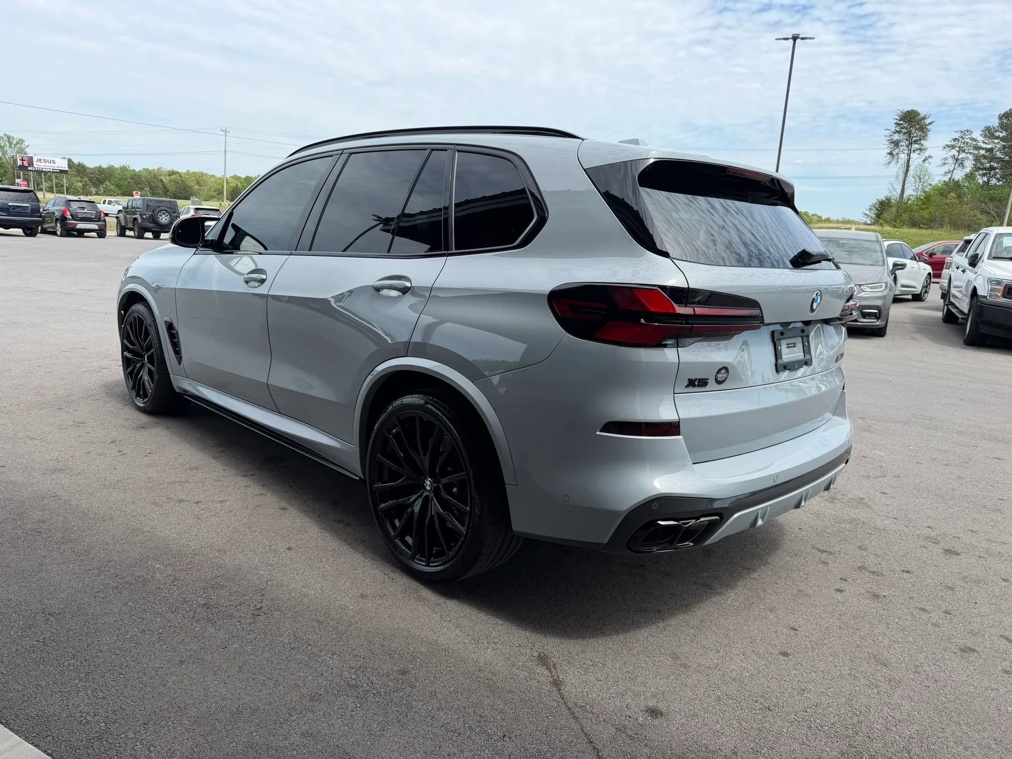 Used 2025 BMW X5 M60i AWD/4WD image 4