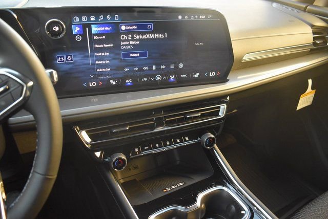 New 2026 Chevrolet Traverse LT w/ Driver Confidence Package image 28