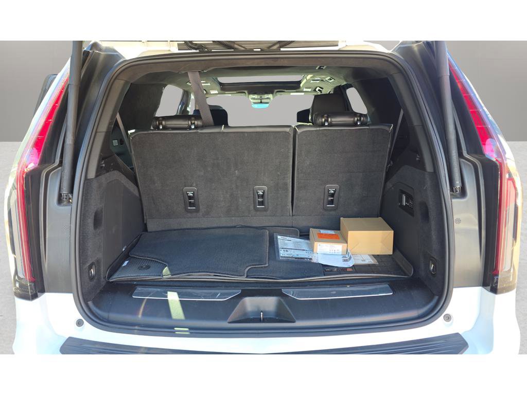 Certified 2022 Cadillac Escalade Sport Platinum w/ LPO, ONYX Package image 32