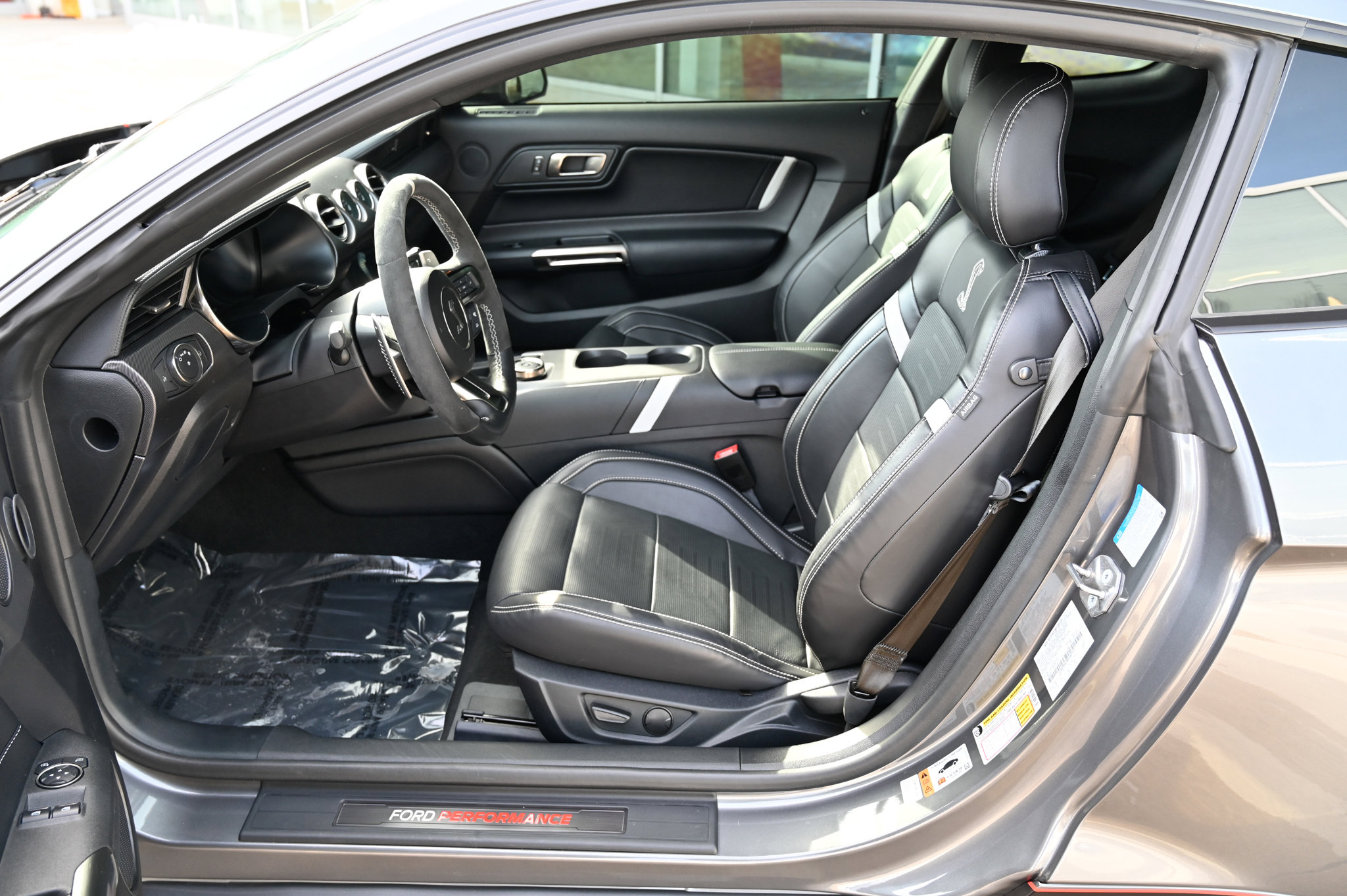 Used 2021 Ford Mustang Shelby GT500 w/ Technology Package image 17